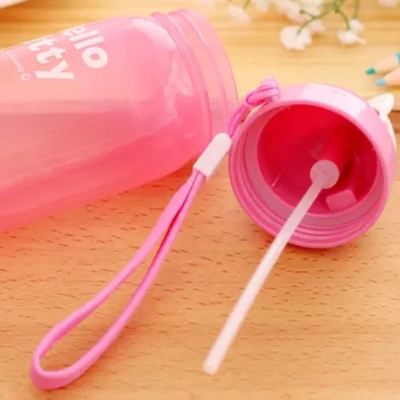 ⭐️Hello kitty water bottle - Picture 3 of 8